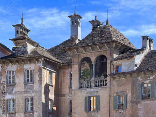 palazzi storici di piazza mercato a domodossola in italia