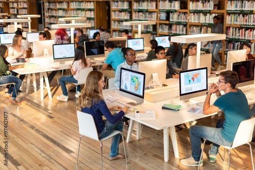 Принти на полотні Students collaborating in modern library