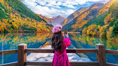 Foto Tourist take a photo at Jiuzhaigou national park in autumn, China
