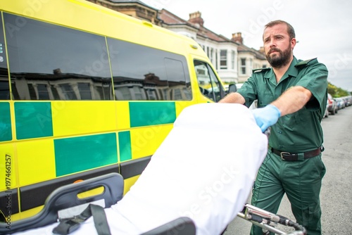 Tableau sur toile Paramedic assisting emergency situation photo