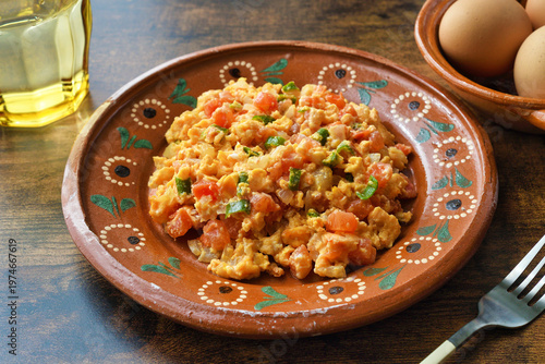 ウェボス・ア・ラ・メヒカーナ ( ウエボス・ア・ラ・メヒカーナ) : メキシコの朝食の卵料理　Huevos a la mexicana　(Mexican Scrambled Eggs, Mexican Style Eggs): Mexican breakfast egg dish.