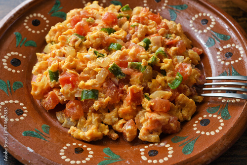 ウェボス・ア・ラ・メヒカーナ ( ウエボス・ア・ラ・メヒカーナ) : メキシコの朝食の卵料理　Huevos a la mexicana　(Mexican Scrambled Eggs, Mexican Style Eggs): Mexican breakfast egg dish.