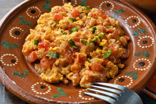 ウェボス・ア・ラ・メヒカーナ ( ウエボス・ア・ラ・メヒカーナ) : メキシコの朝食の卵料理　Huevos a la mexicana　(Mexican Scrambled Eggs, Mexican Style Eggs): Mexican breakfast egg dish. 