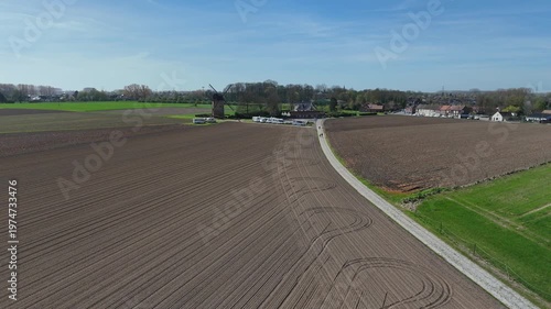 Le secteur pavés du moulin de Vertain dans la course cycliste Paris - Roubaix