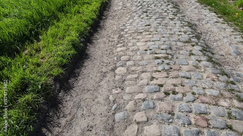 Le secteur pavés du moulin de Vertain dans la course cycliste Paris - Roubaix