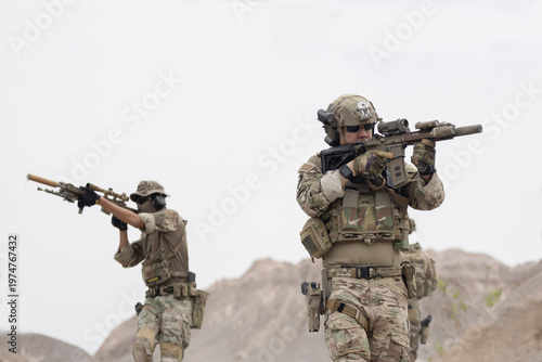 Soldiers patrol patrols in afghanistan