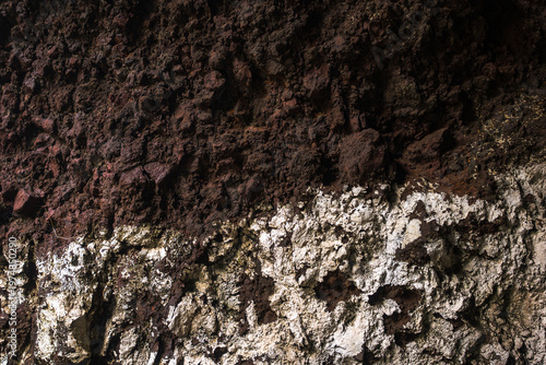 Obraz na plátně Volcanic cliff layers on Madeira with scoria over ash rich tuff