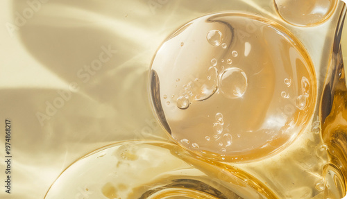 Fotografie Abstract golden liquid with light reflections and tiny air bubbles