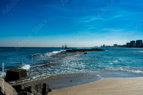 Tableau sur toile Hillsboro Inlet, Florida with beach and ocean