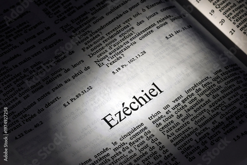 Quadro su tela French Bible open to the book of Ezekiel.