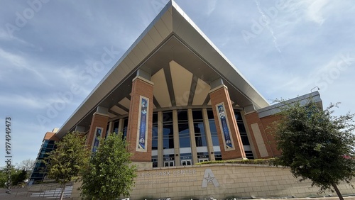 Schilderij op canvas University Campus in Arlington, Texas – Vibrant College Life and Architecture