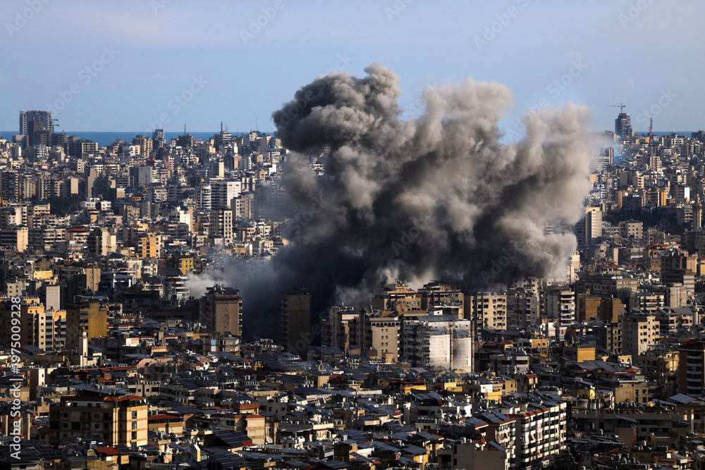 Obraz premium Smoke Rises After Israeli Strike on Beirut Southern Suburbs City Damage