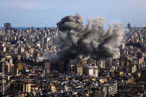 Tableau sur toile Smoke Rises After Israeli Strike on Beirut Southern Suburbs City Damage