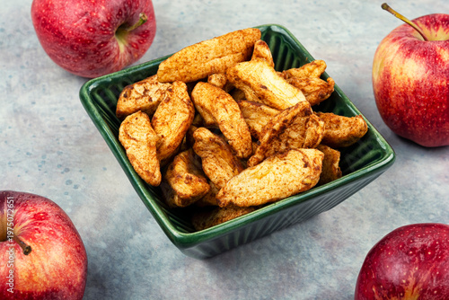 Quadro su tela Sweet dried apple slices without peel and seeds