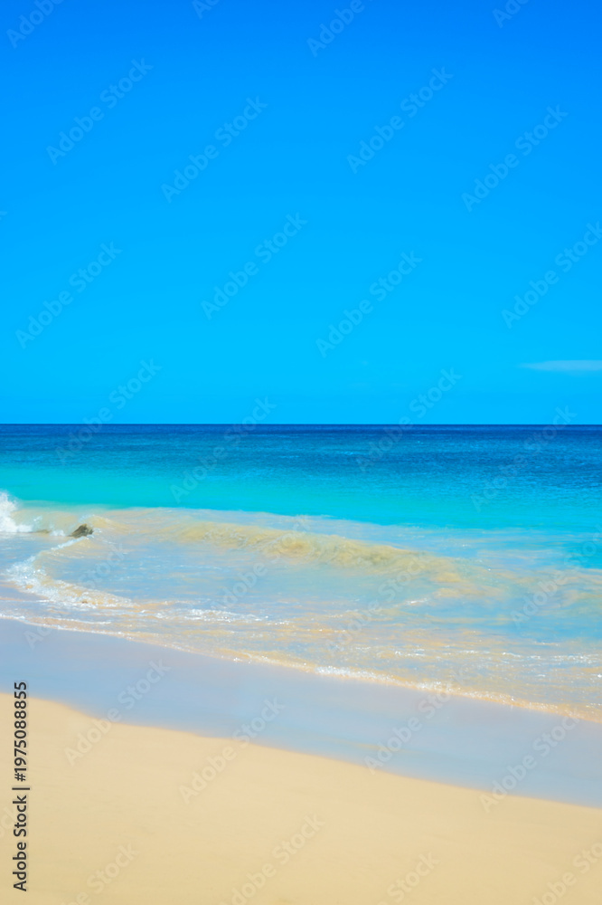Fototapeta premium Boa Vista, Cabo Verde África: - 22 de marzo de 2026: Praia Lacacao in Boa Vista, Capo Verde is a stunning beach with crystal clear waters and white sand. This was on a hot sunny afternoon. This is a p