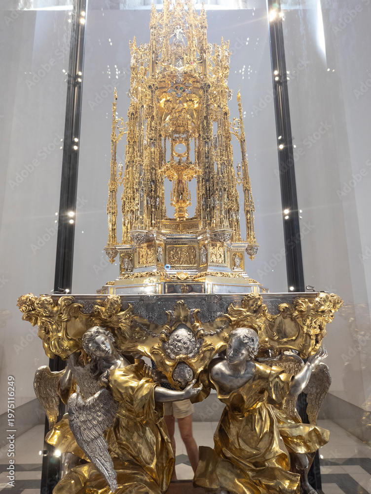 Fototapeta premium Intricate golden altar with angelic figures.. Toledo Cathedral in Spain