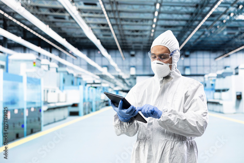 Fotografía Indian technician in microchip factory testing silicon wafer batches with tablet control app