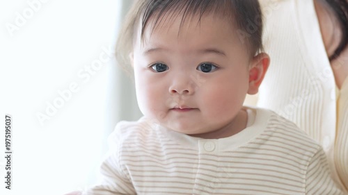 赤ちゃんの顔のアップ