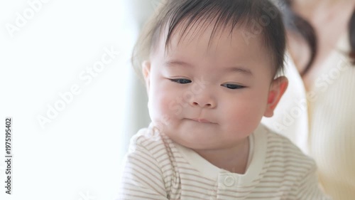 赤ちゃんの顔のアップ