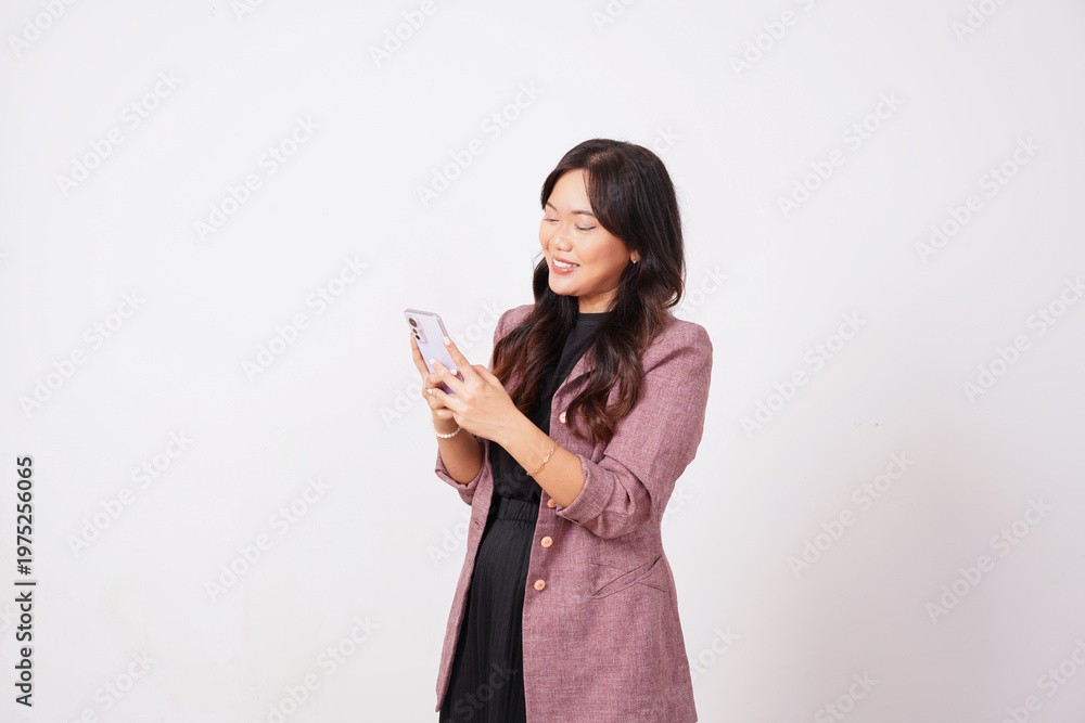 Naklejka premium Smiling Young Asian Woman Checking Her Smartphone