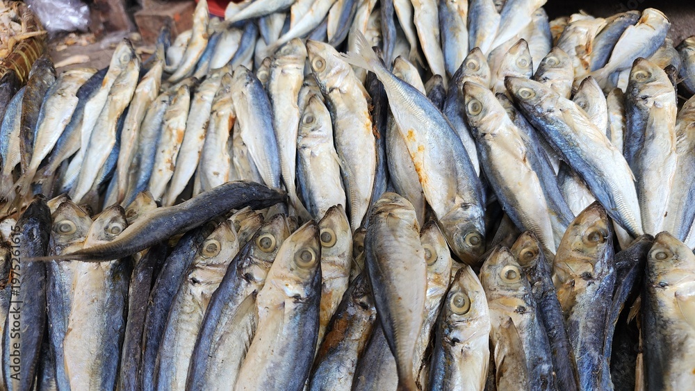 Obraz premium Dried salty anchovy or ikan teri asin