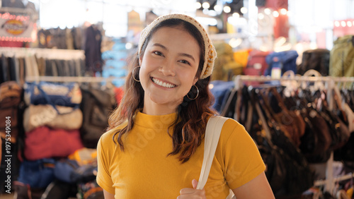 Konstfotografi Young teen Gen Z asia female happy smile looking at camera at zero waste eco go green buy second hand sale store flea market mall thrift old used vintage fabric retro style