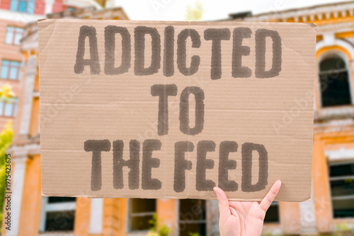 Foto "Addicted To The Feed" Social media platforms are deliberately engineered to create habitual and compulsive use patterns