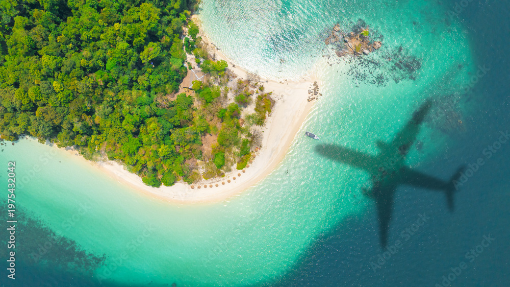 Obraz premium Aerial view of shadow passenger plane silhouette and sandy beach blue sea with waves at sea beach summer vacation sea travel concept 