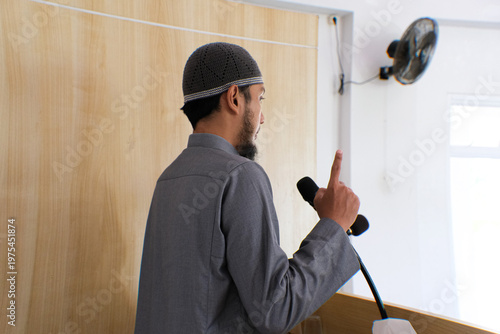Photos Imam Delivering Sermon in Mosque, Muslim Religious Leader