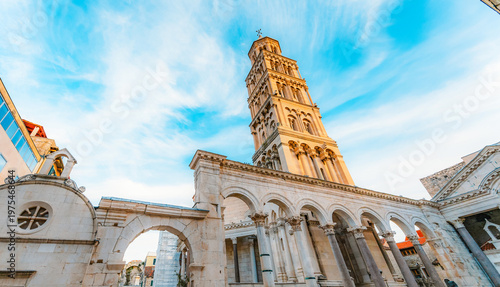 Cuadro en lienzo Ancient narrow passages and stone alleys within the walls of Diocletian's Palace with Saint Domnius Cathedral, a UNESCO in Split, Croatia