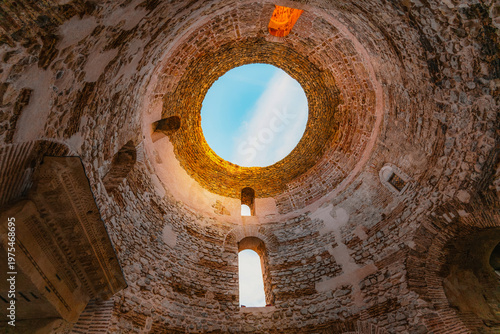 Εκτύπωση καμβά Ancient narrow passages and stone alleys within the walls of Diocletian's Palace, a UNESCO World Heritage site in Split, Croatia