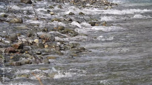 【4K】浅瀬石川の清流：岩を洗う力強い川の流れと白い飛沫。青森の豊かな水資源を象徴する風景素材[4K] Powerful Flow of Aseishi River: White Water Splashing Over Rocks, Pristine Stream in Aomori Japan 撮影日：20260330-2