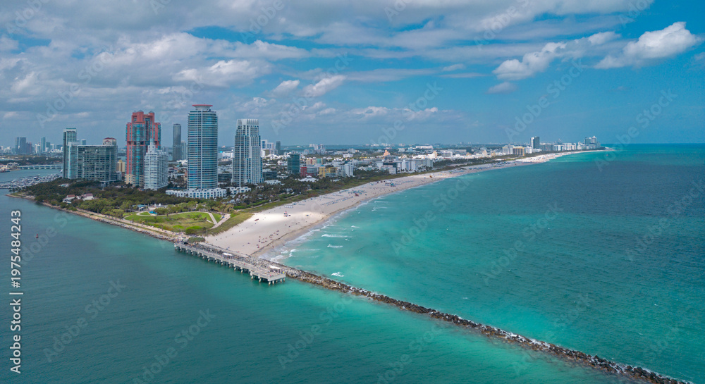 Obraz premium Miami Beach city aerial view. Miami ocean shore. Miami coastal cityscape. Miami Beach downtown.