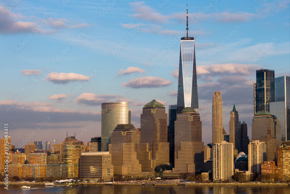 Fototapeta premium New York City skyline. Manhattan skyline in New York City. Iconic skyscrapers of New York City. New York skyline panorama.