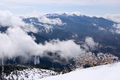 長野県の蓼科山から望む八ヶ岳