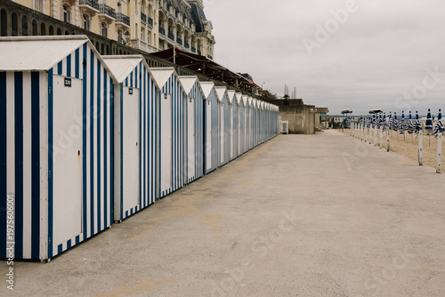 Φωτογραφία Iconic Blue White Striped Beach Cabins Deauville Normandy France