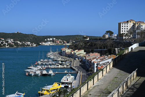 Foto General view of the port of Mahon on the island of Menorca