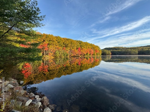 Tableau sur toile Autumn Colors Reflecting on Goose Lake Near Keene New Hampshire