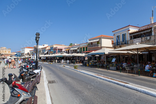 Leof. Dimokratias along the harbor
