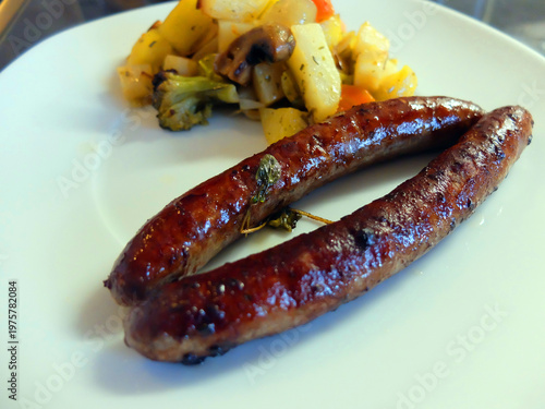 Lammbratwürste mit Ofengemüse