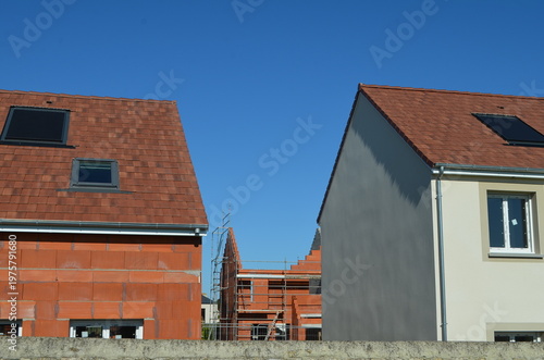 Nouvelles constructions dans un lotissement. (france)