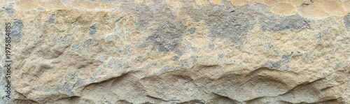 Fotografía natural texture of rough weathered sandstone block with uneven surface and earth