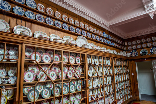 Fotografie porcelain cabinet in a castle