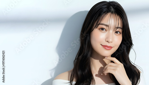 ロングヘアの透明感のある女性の美容ポートレート