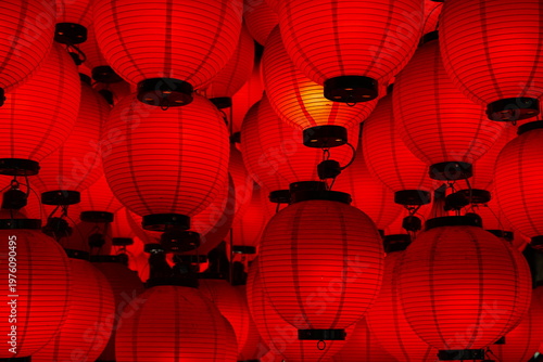 Multiple Traditional Red Lantern, Night Cityscape and Festive Oriental Atmosphere - 伝統的な赤い提灯 夜の東洋の街並み