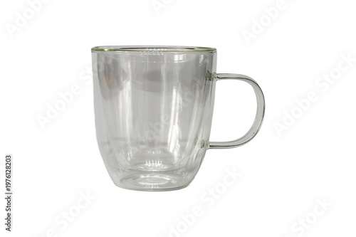 Xícara de vidro borossilicato de parede dupla com alça e borda dourada. Design transparente e elegante, ideal para bebidas quentes como café ou chá, mantém temperatura sem queimar as mãos. 