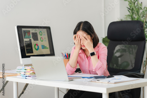 Cuadro en lienzo Burnout in the Office: A person struggles with work-related stress, captured in an office setting