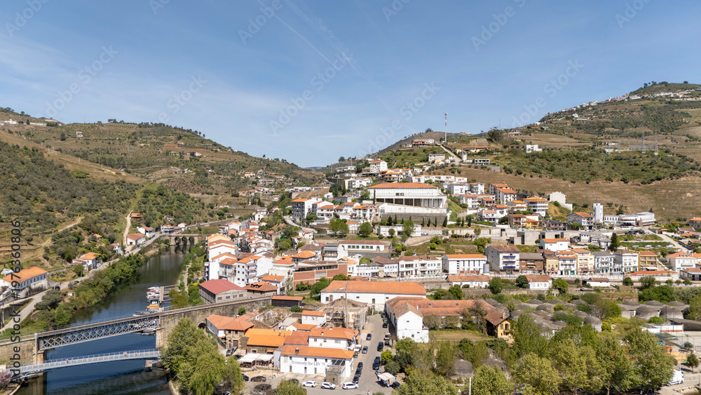 Fototapeta premium Arial view pinhao town and douro river valley