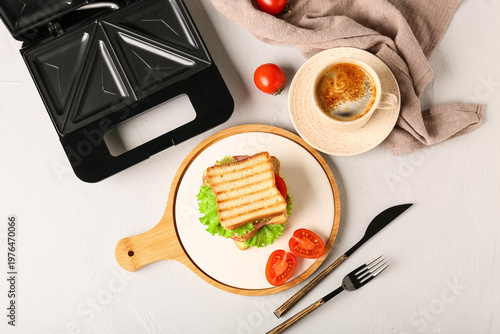 Electric sandwich maker wit...
