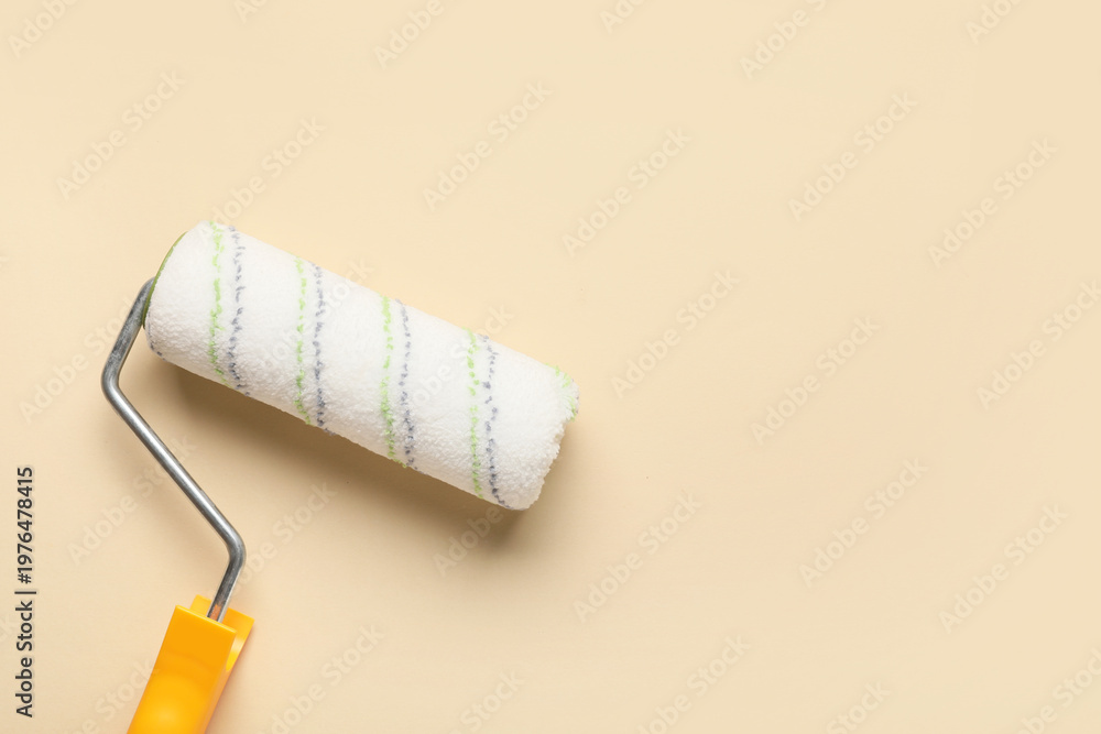 Obraz premium Paint roller on beige background